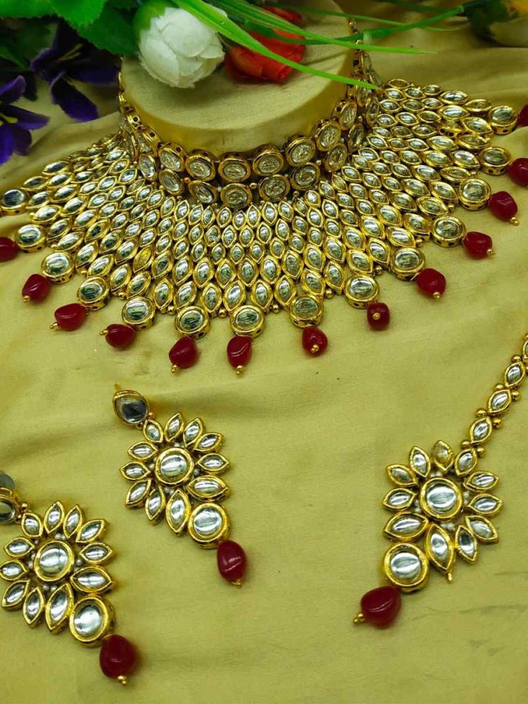 Maroon Alloy Bridal Wear Kundan Necklace