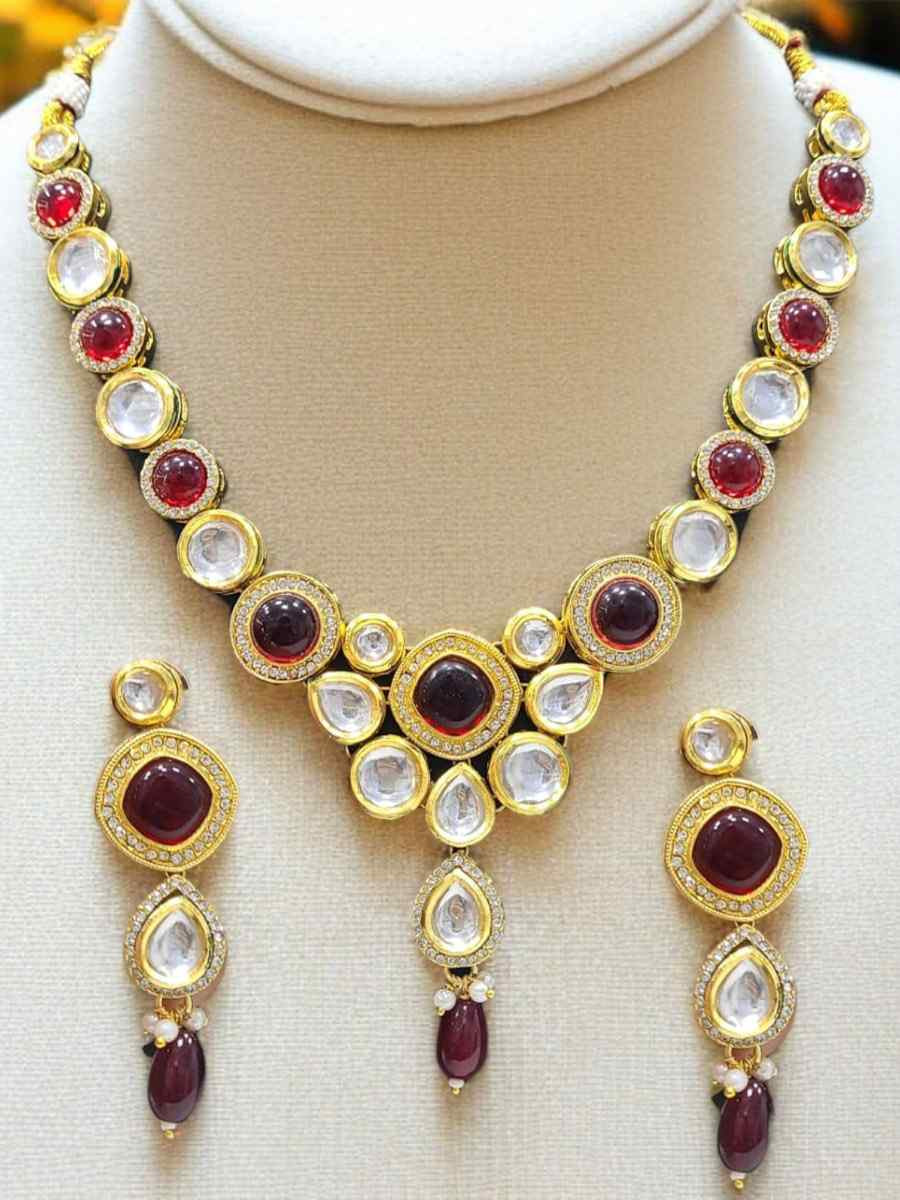 Maroon And Gold Alloy Wedding Party Festival Wear Kundan Necklace