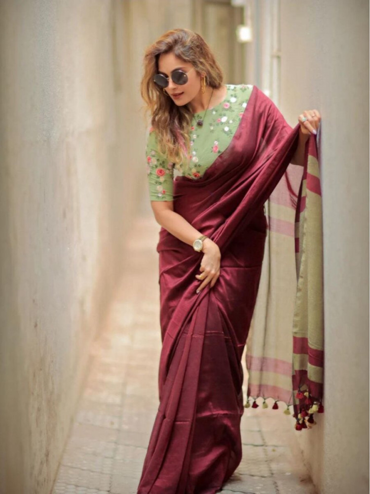 Image of Marron&amp;Green  Khadi Cotton Plain Reception Party Casual Classic Style Sarees