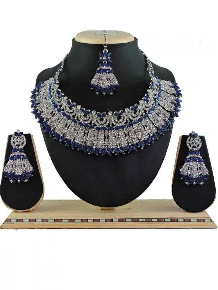 Montana Alloy Festival Wear Kundan Necklace