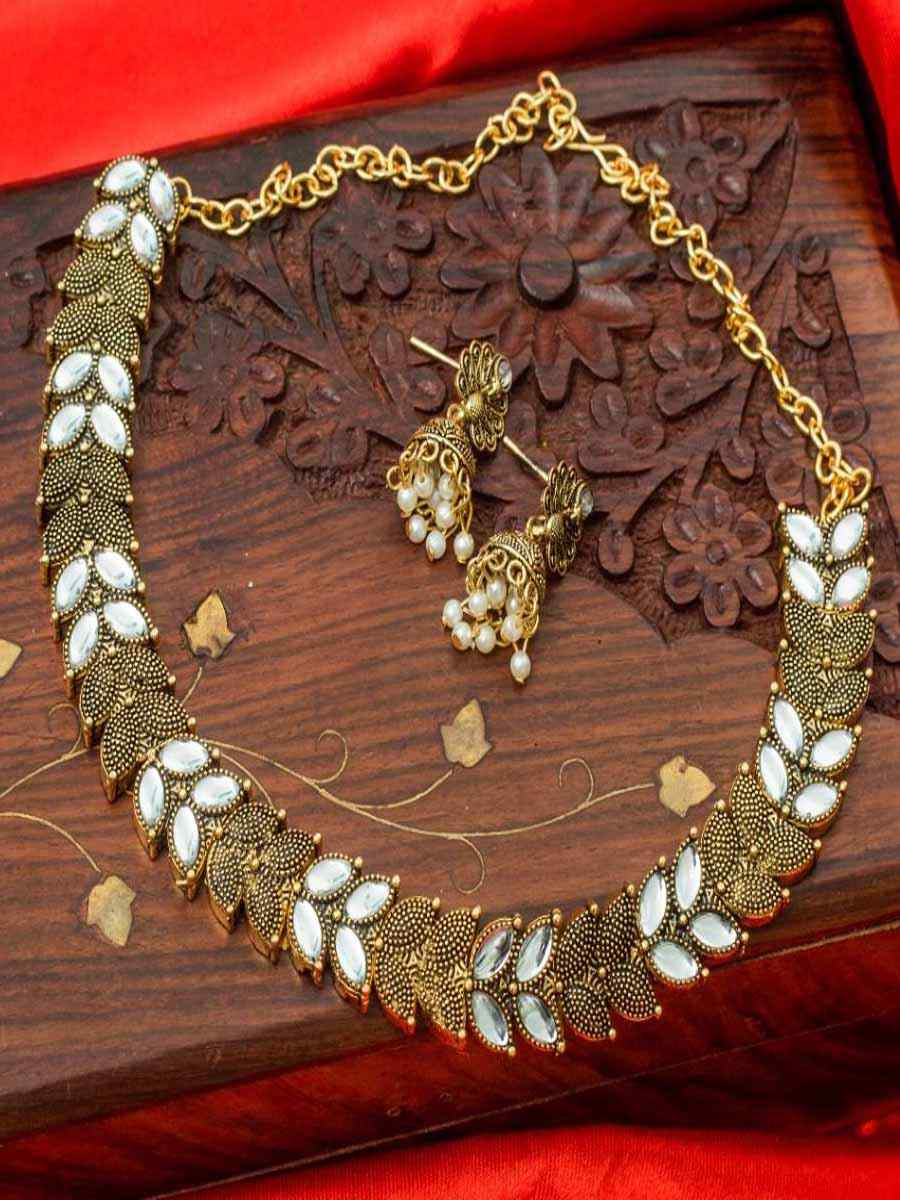 Multi Alloy Traditional Wear Meenakari Necklace