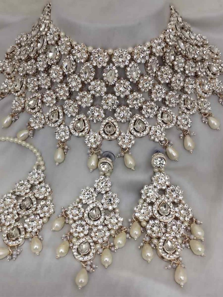 Off White Alloy Bridal Wear Kundan Necklace