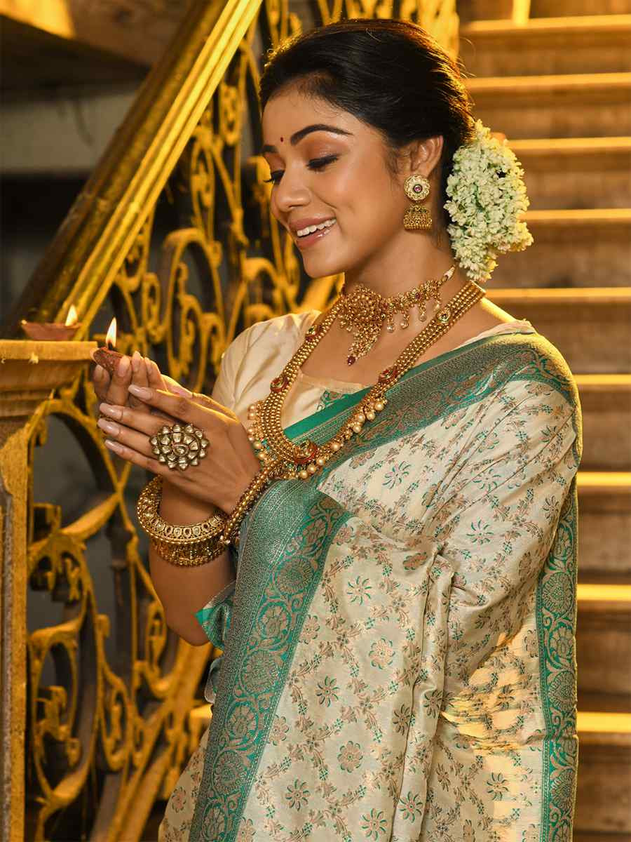 Off-White Banarasi Silk Handwoven Festival Wedding Fancy Heavy Border Saree