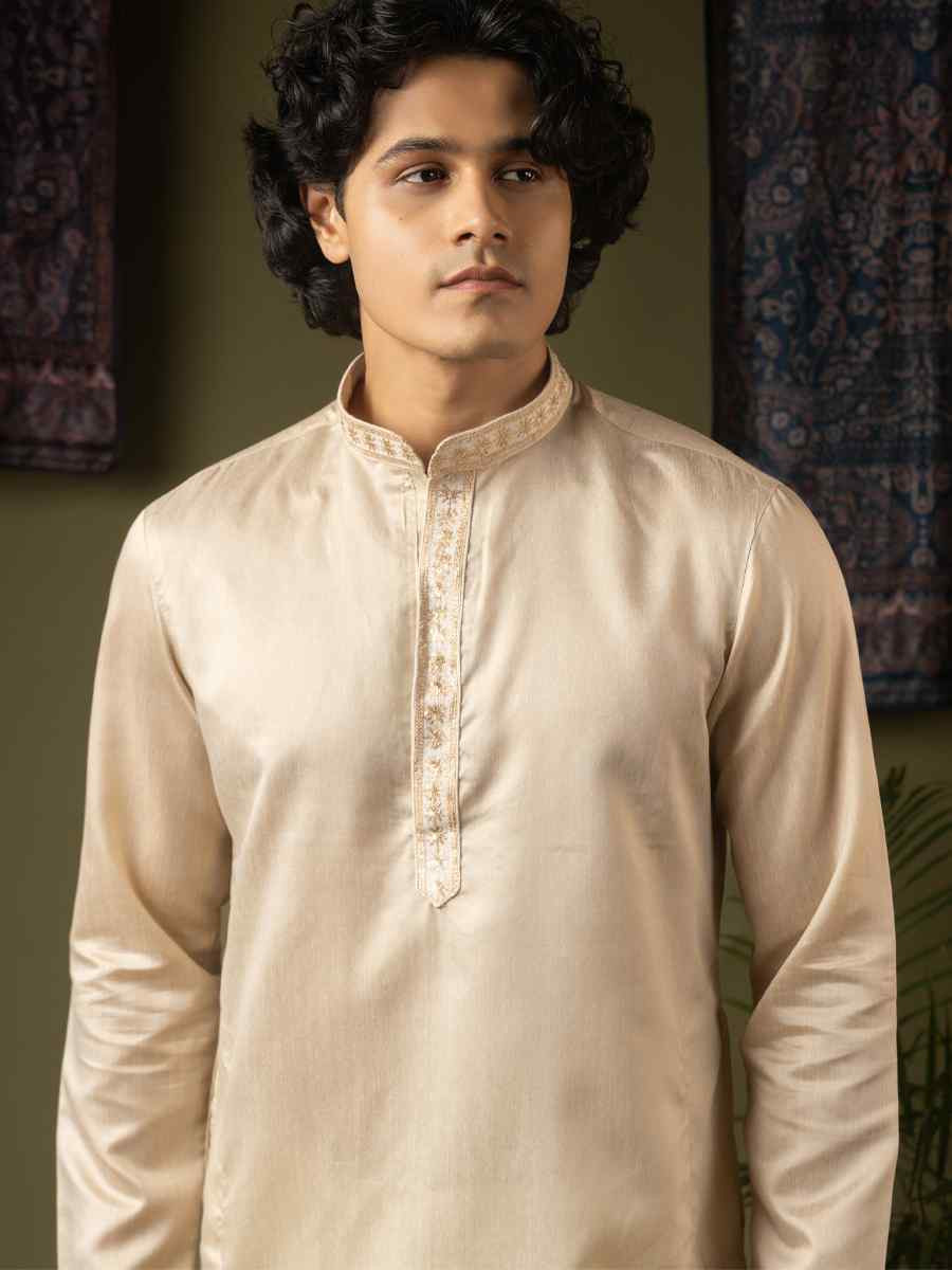 Off white Silk Embroidery Festival Wedding Party Mens Kurta