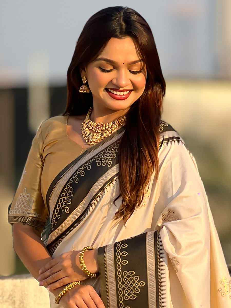 Off-White Soft Silk Handwoven Casual Reception Festival Wedding Fancy Classic Style Sarees