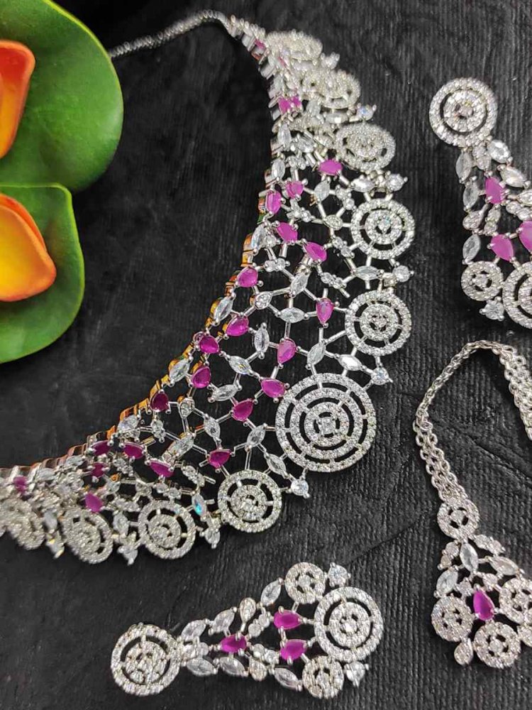 Pink Ad Alloy Party Wear Diamonds Necklace