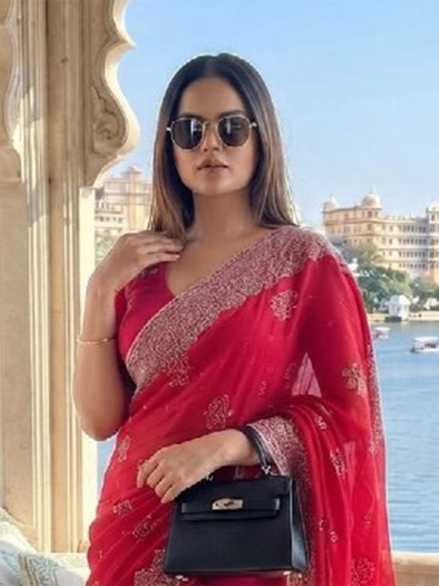 Pink Fendy Chiffon Silk Embroidery Wedding Reception Party Festival Casual Heavy Border Sarees