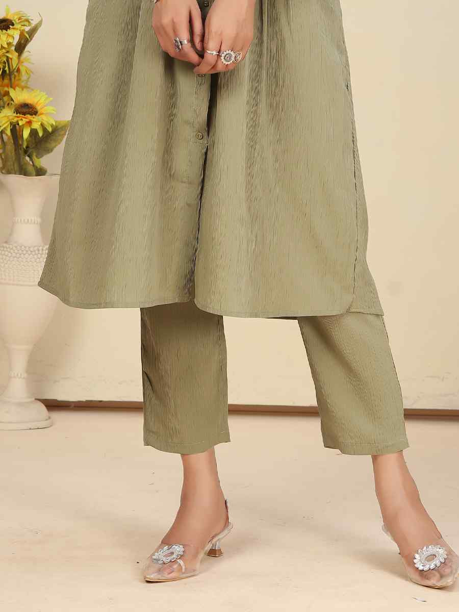 Pista Green Cotton Solid Festival Casual Kurti