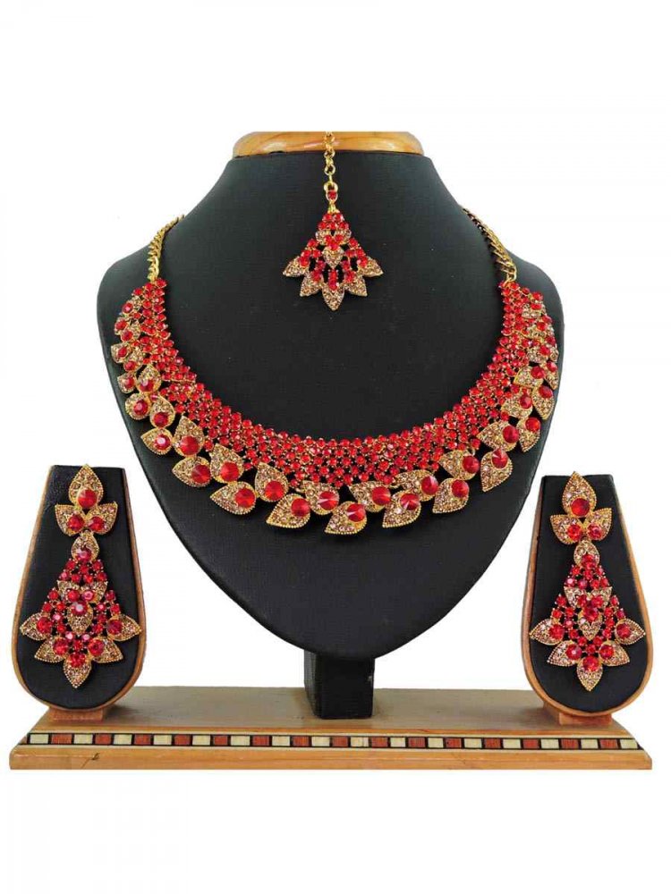 Red Alloy Festival Wear Diamonds Necklace