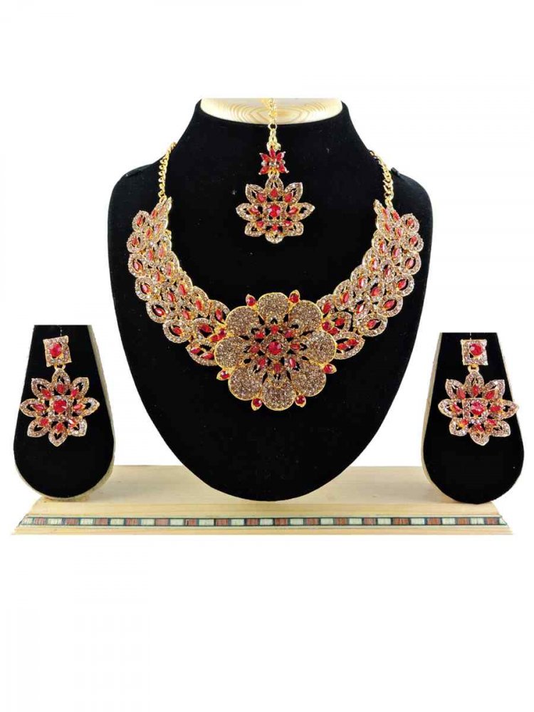 Red Alloy Festival Wear Diamonds Necklace