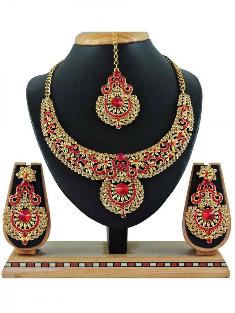 Red Alloy Festival Wear Kundan Necklace