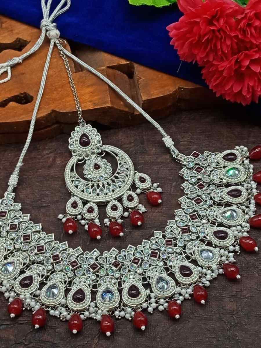 Red Alloy Metal Festival Wear Kundan Necklace