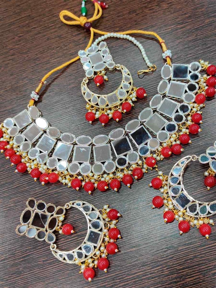 Red Alloy Wedding Wear Kundan Necklace