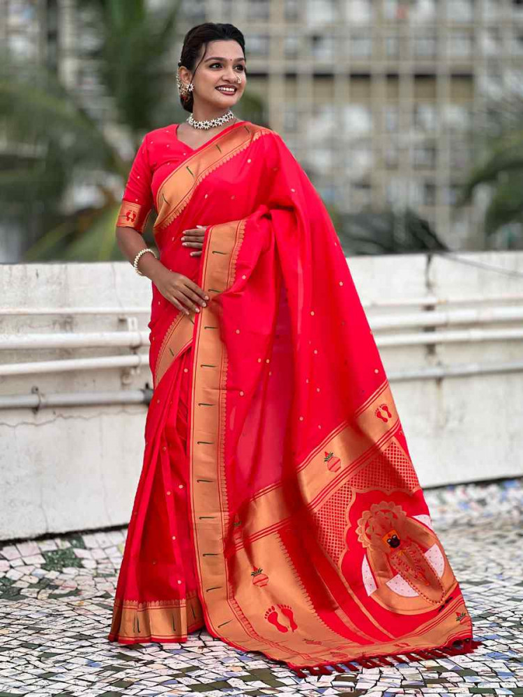 Image of Red Soft Silk Handwoven Casual Reception Festival Wedding Fancy Classic Style Sarees