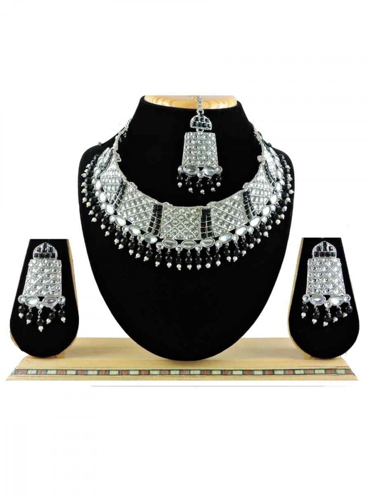 Rose Black Alloy Festival Wear Diamonds Necklace