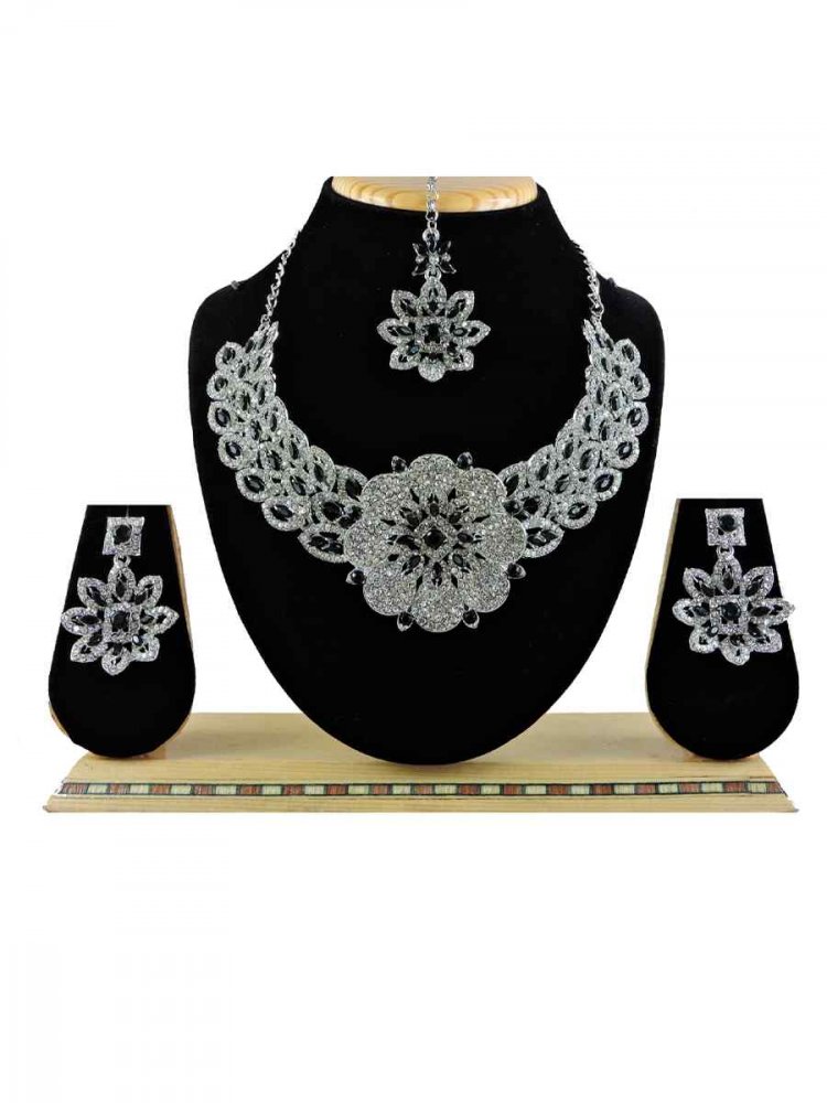 Rose Black Alloy Festival Wear Diamonds Necklace