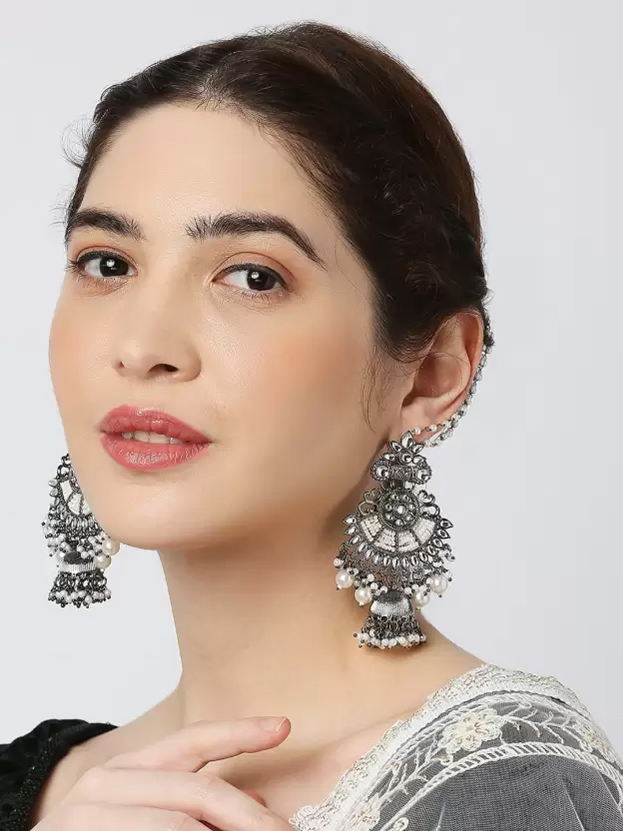 Silver Alloy Festival Wear Kundan Necklace