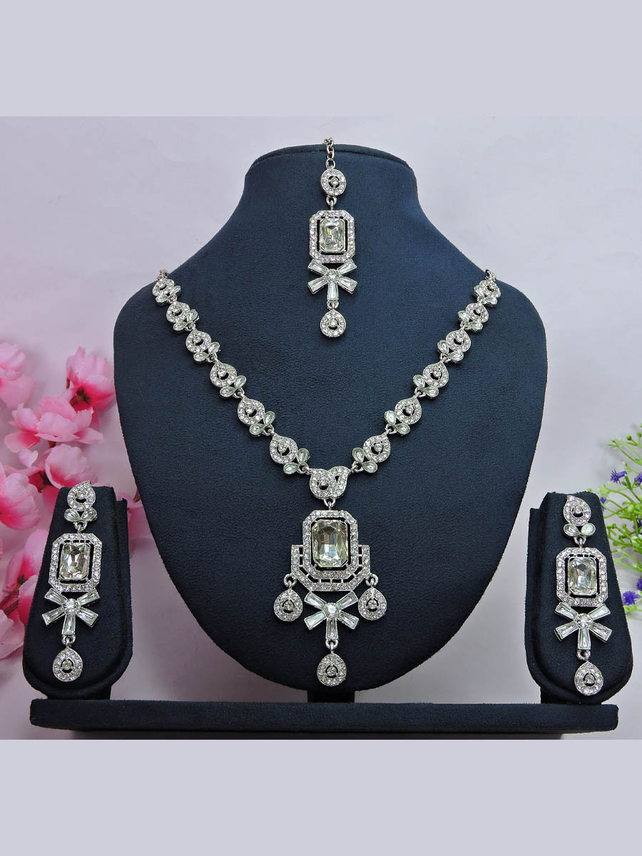Silver Alloy Festival Wear Kundan Necklace