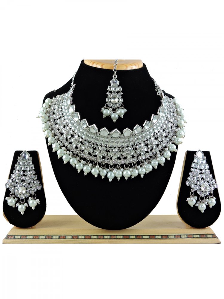 Silver Alloy Festival Wear Kundan Necklace