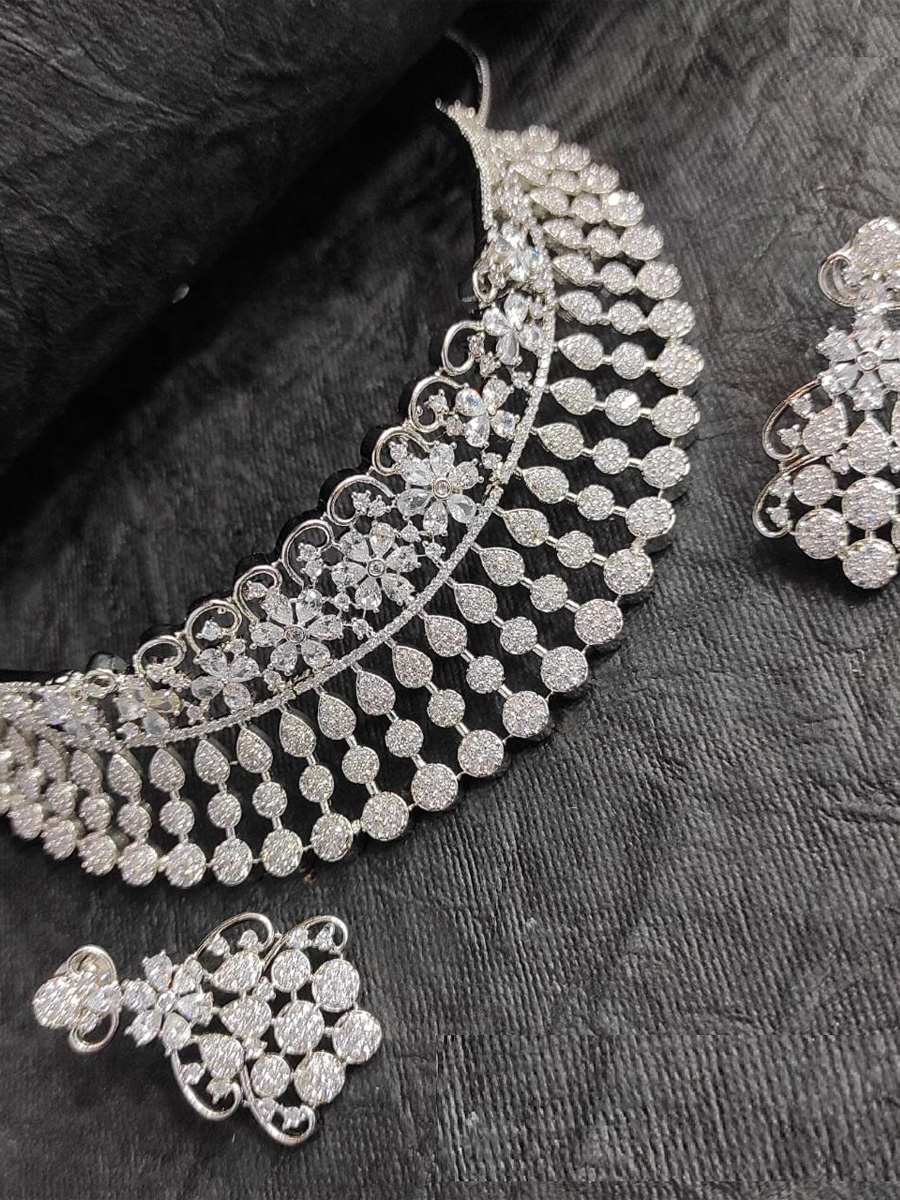 White AD Alloy Bridal Wear Kundan Necklace
