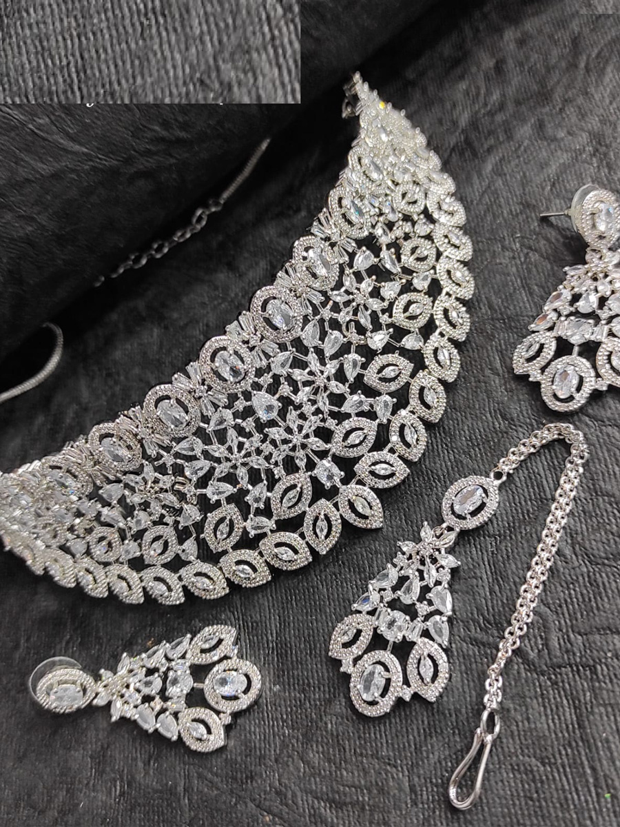 White AD Alloy Bridal Wear Kundan Necklace