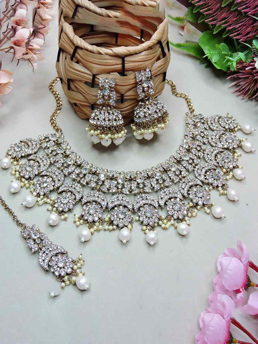 White Alloy Festival Wear Kundan Necklace