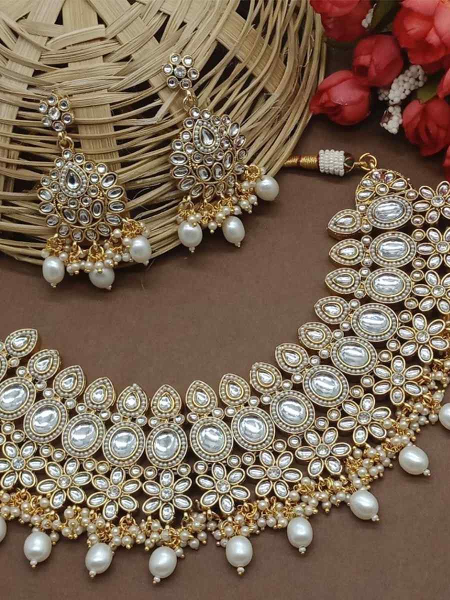 White Alloy Festival Wear Kundan Necklace