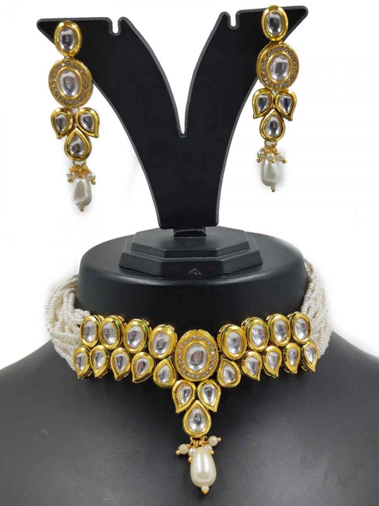 White Alloy Festival Wear Kundan Necklace
