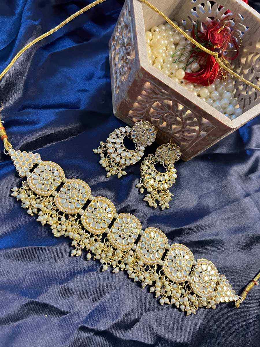 White Alloy Festival Wear Kundan Necklace