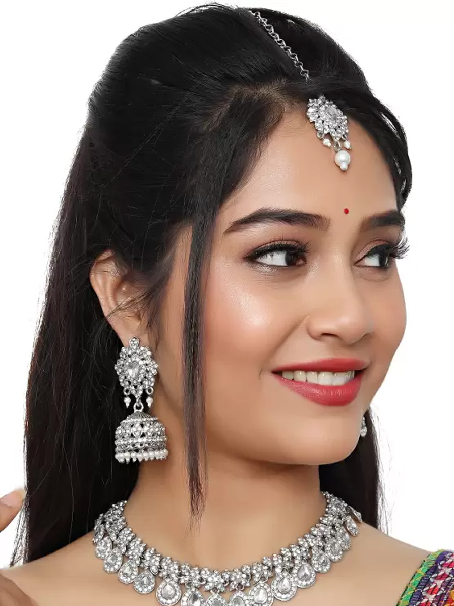 White Alloy Festival Wear Kundan Necklace