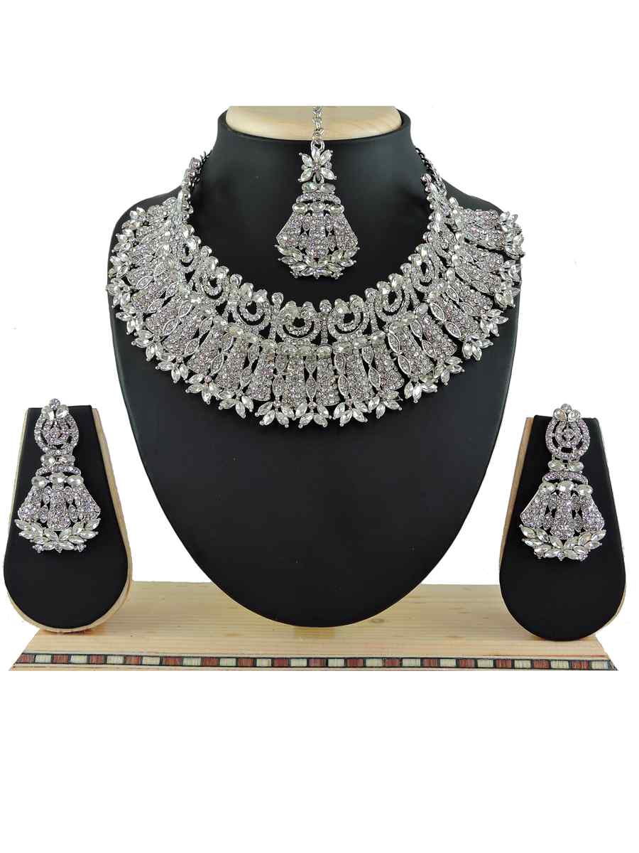 White Alloy Festival Wear Kundan Necklace