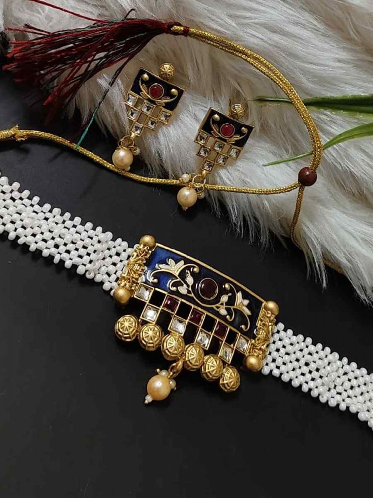 White Alloy Festival Wear Kundan Necklace