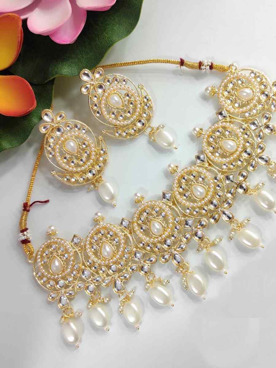 White Alloy Festival Wear Kundan Necklace