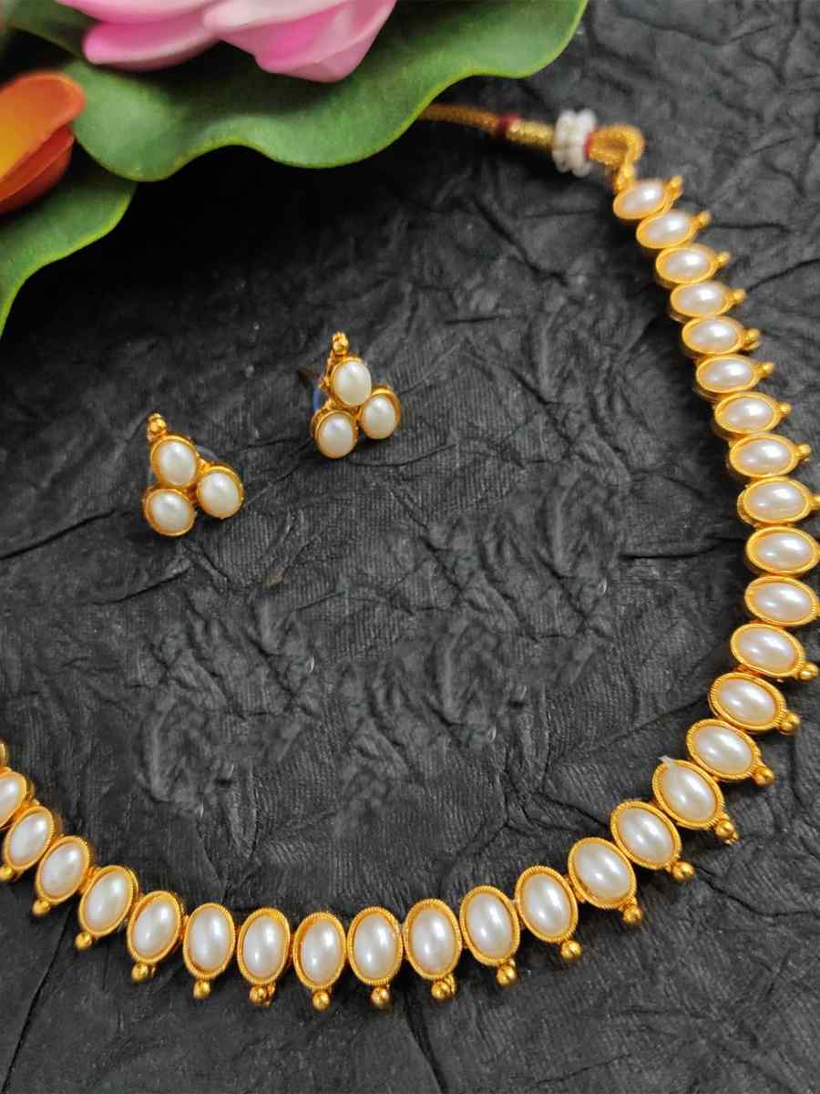 White Alloy Festival Wear Kundan Necklace