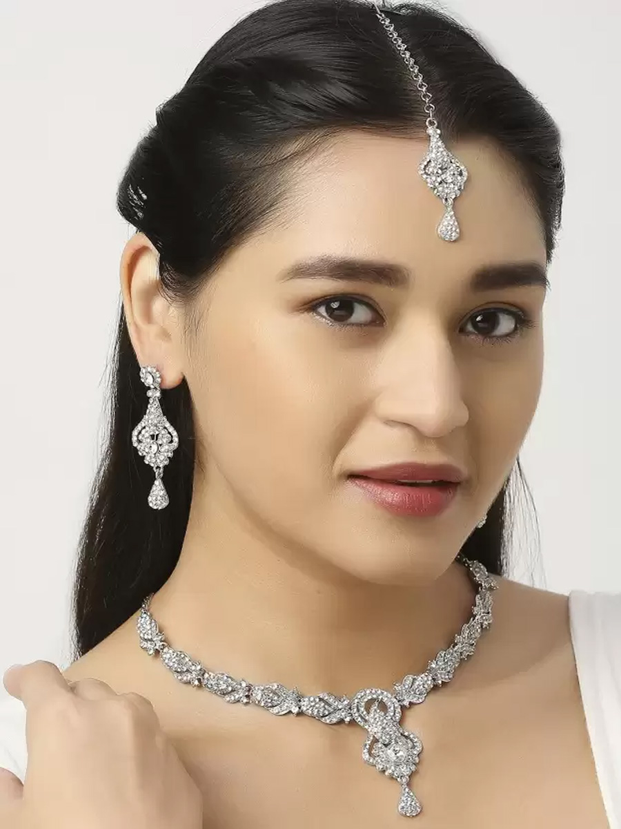 White Alloy Festival Wear Kundan Necklace
