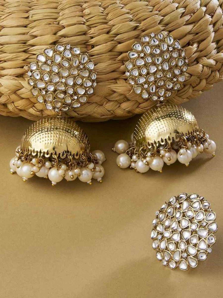 White Alloy Metal Festival Wear Kundan Earrings