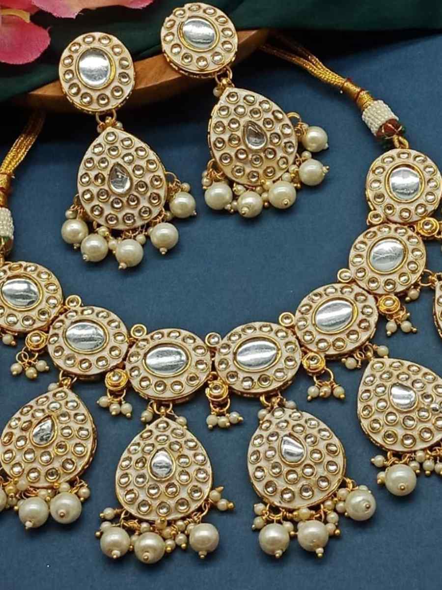 White Alloy Metal Festival Wear Kundan Necklace