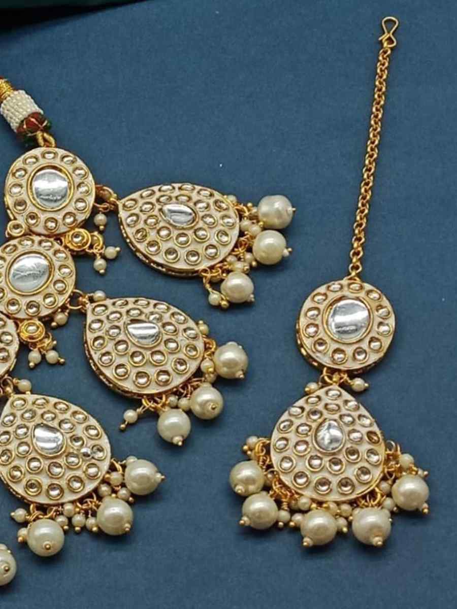 White Alloy Metal Festival Wear Kundan Necklace