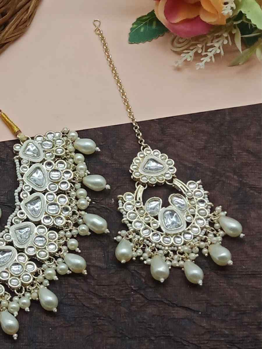 White Alloy Metal Festival Wear Kundan Necklace
