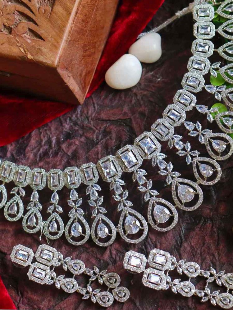 White Alloy Party Wear Diamonds Necklace