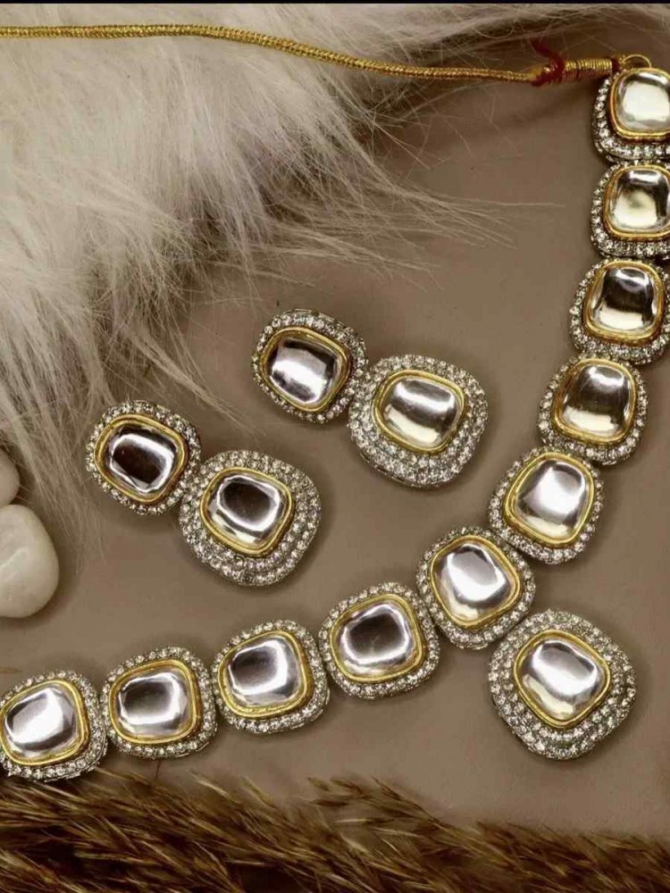 White Alloy Party Wear Kundan Necklace
