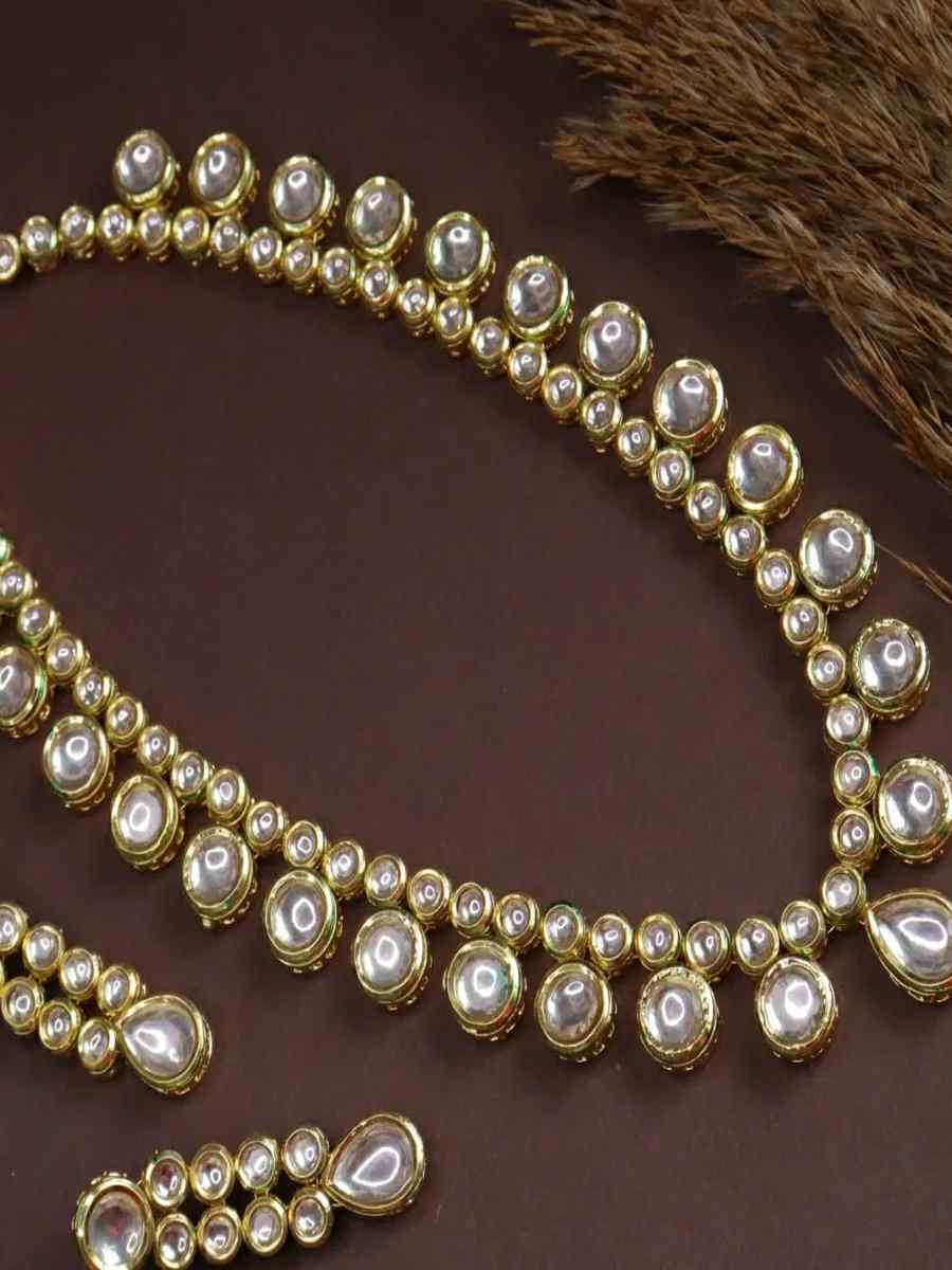 White Alloy Party Wear Kundan Necklace