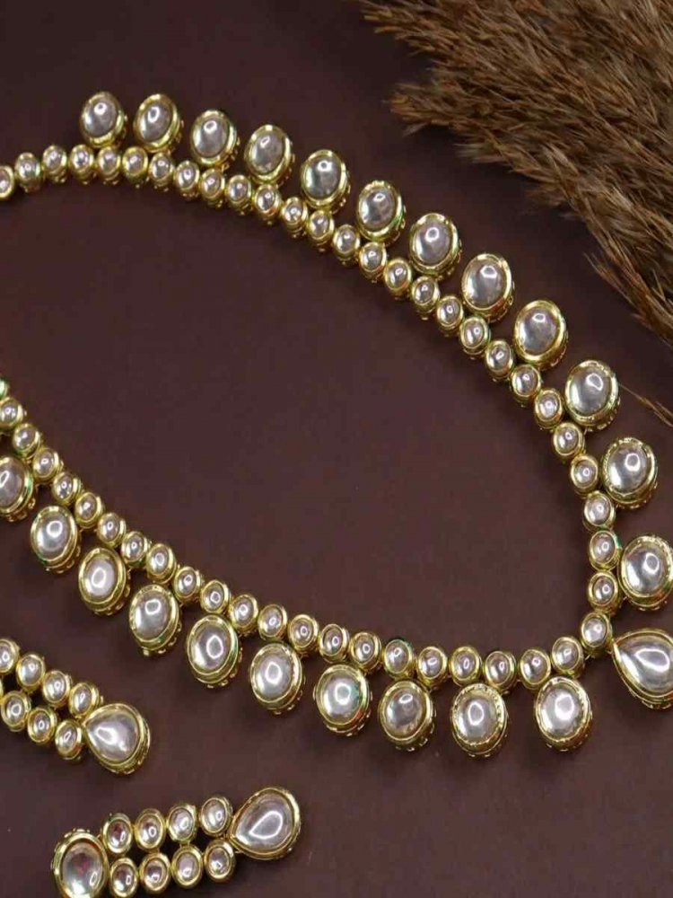 White Alloy Party Wear Kundan Necklace