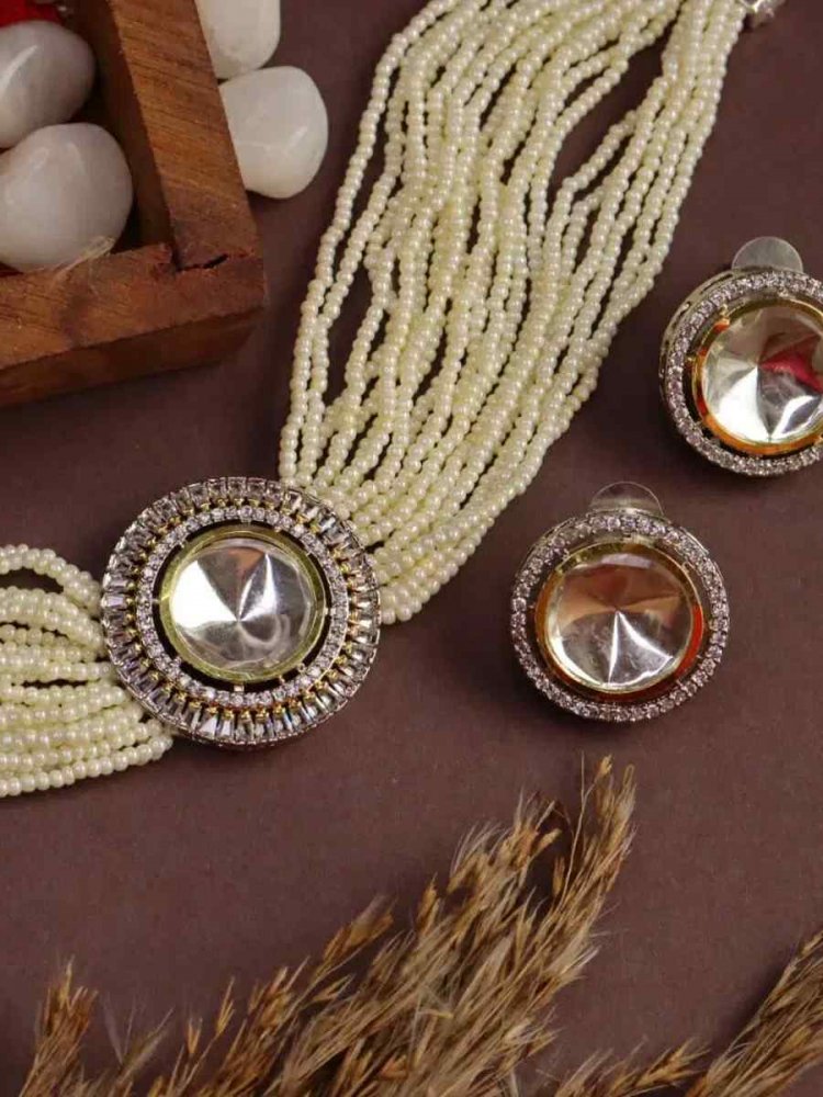 White Alloy Party Wear Kundan Necklace