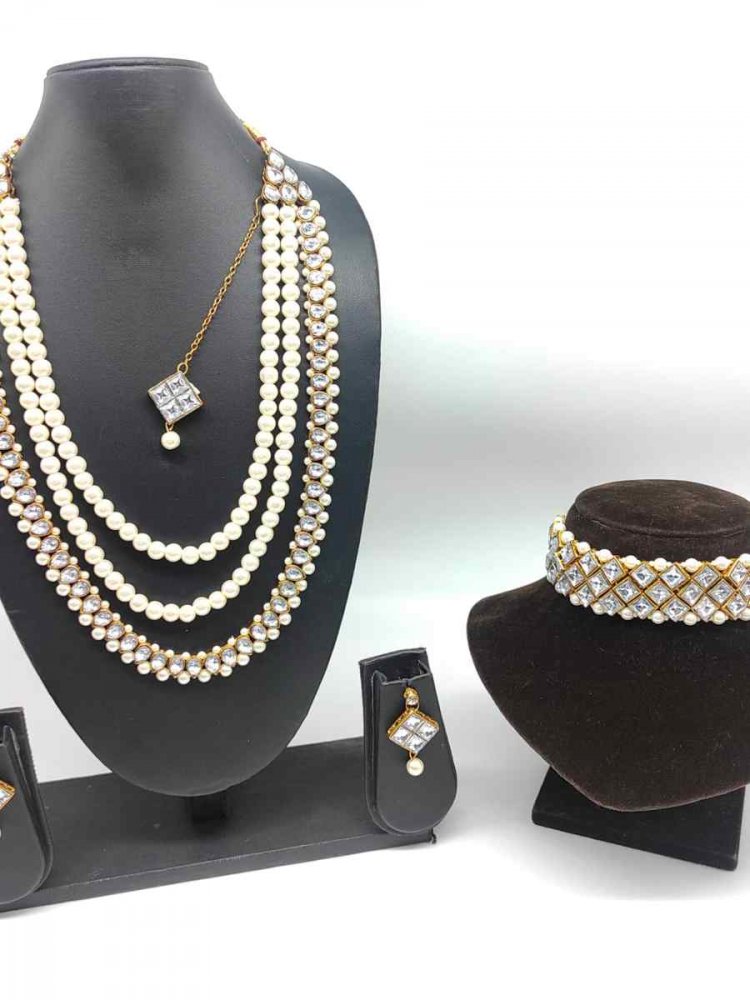 White Alloy Wedding Wear Kundan Bridal Set