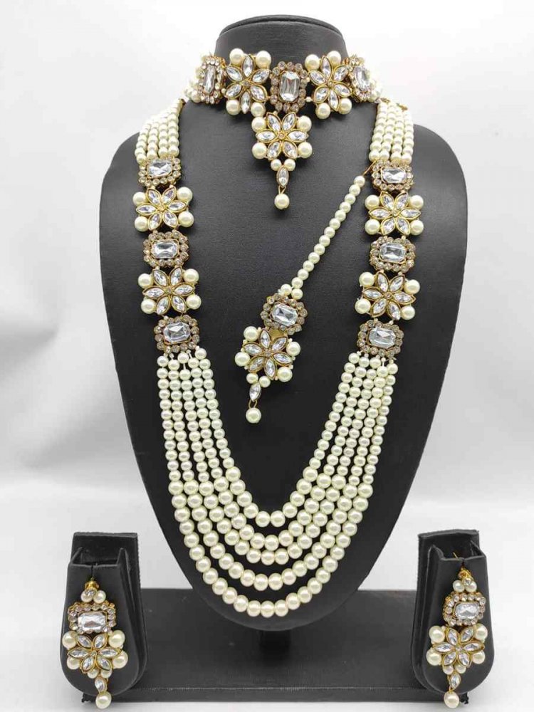 White Alloy Wedding Wear Kundan Bridal Set