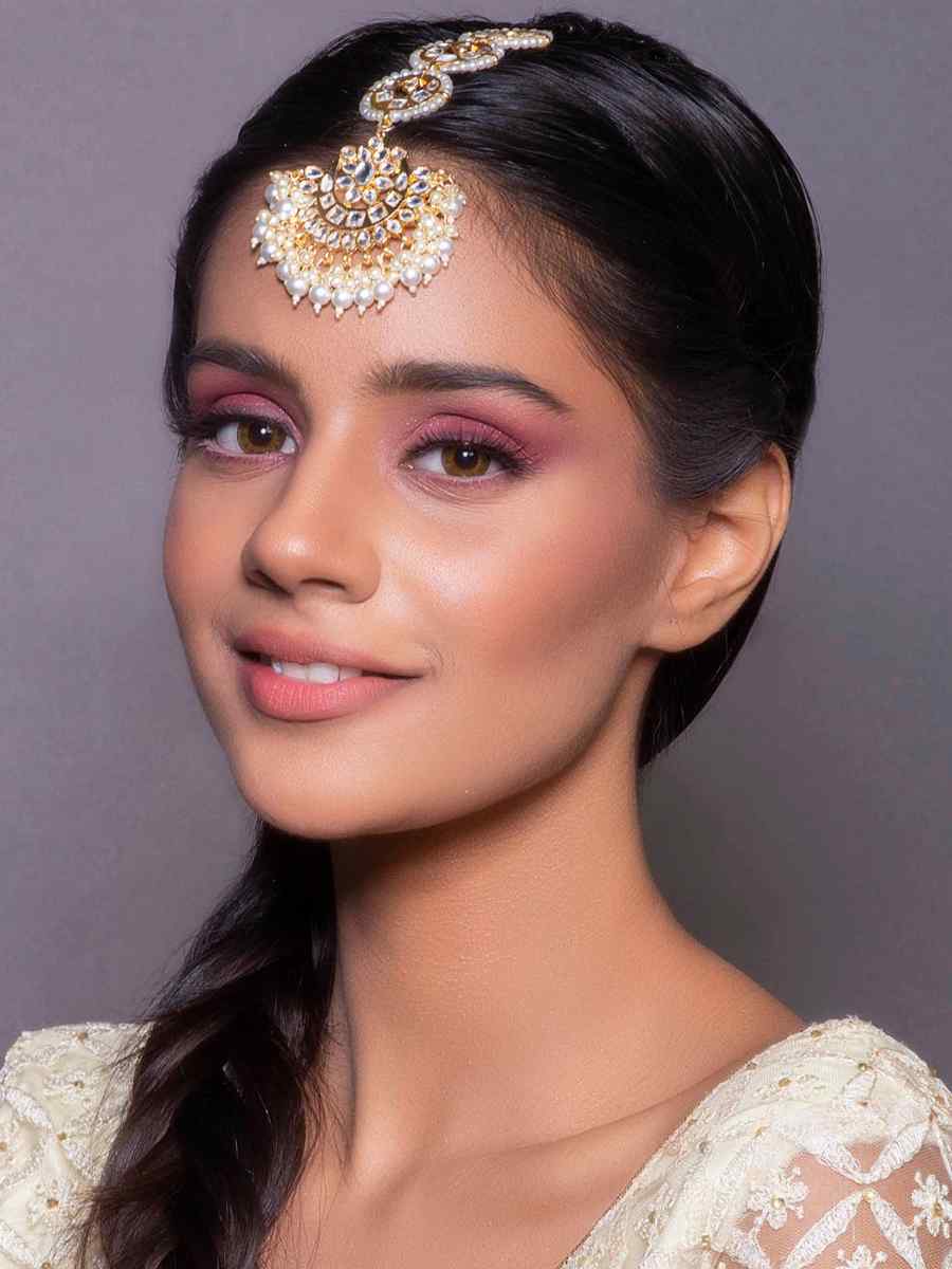 White Alloy Wedding Wear Kundan Earrings