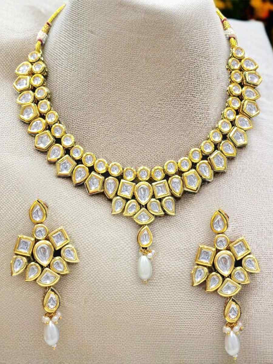 White And Gold Alloy Wedding Party Festival Wear Kundan Necklace