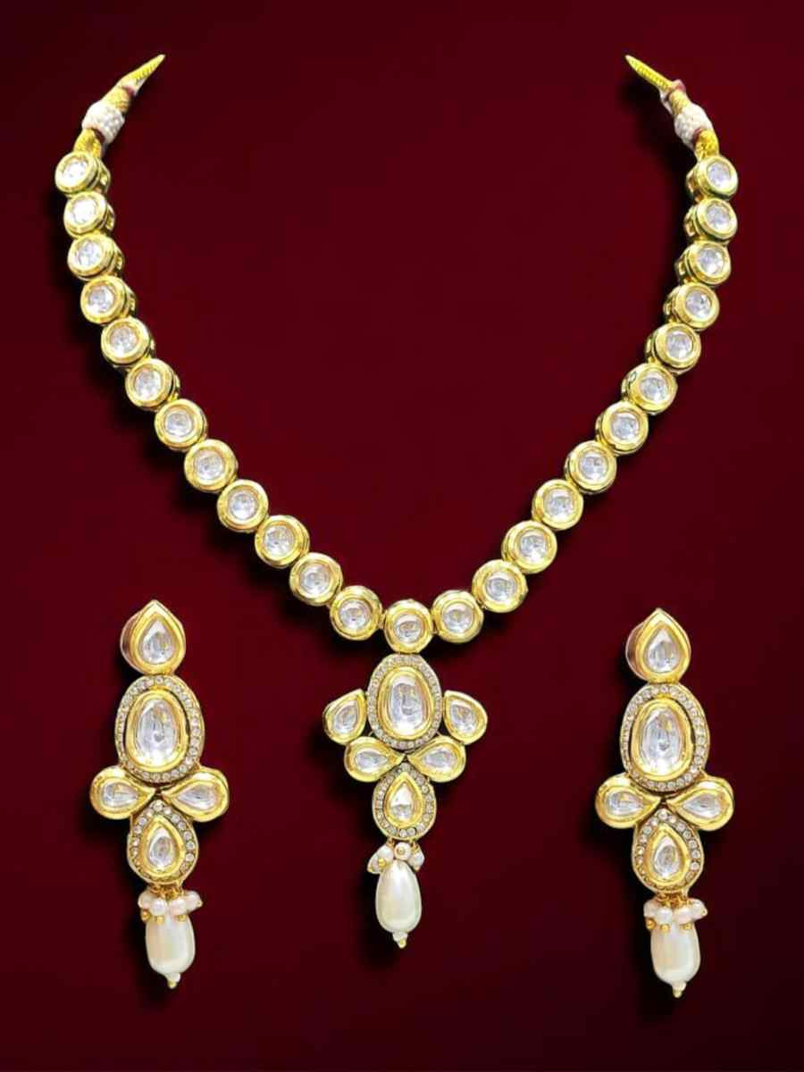 White And Gold Alloy Wedding Party Festival Wear Kundan Necklace