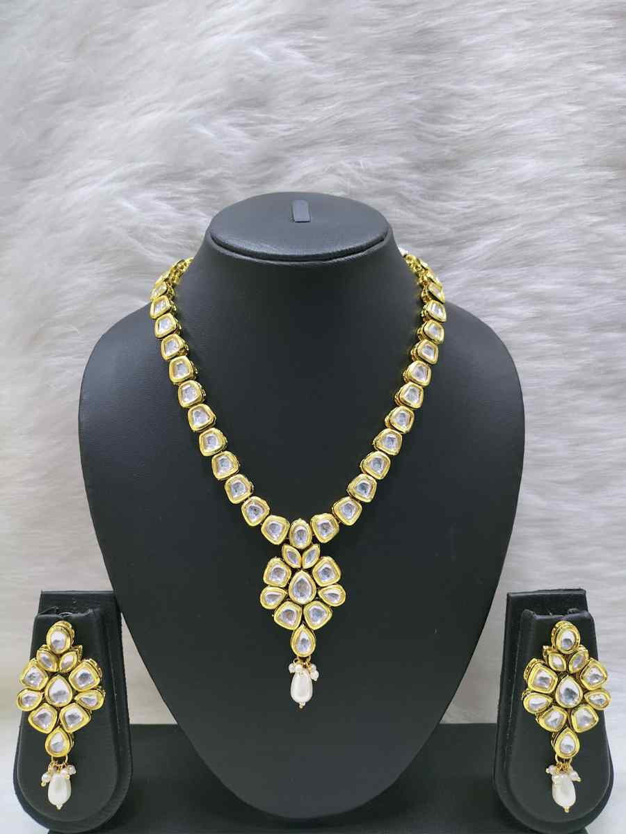 White And Gold Alloy Wedding Party Festival Wear Kundan Necklace